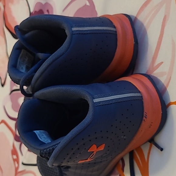 SOLD Under Armour Basketball Shoes Size 2 Y Blue - Picture 4 of 7